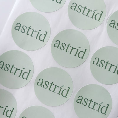 Niestandardowy tekstowy druk samoprzylepny Okrągłe naklejki na etykiety Wodoodporna rolka z naklejką winylową