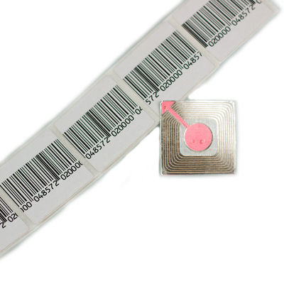 Anti Theft RF 4 * 4cm Miękka etykieta z kodem kreskowym Etykieta Etykieta 8,2 MHz EAS Security Rolka z kodem kreskowym