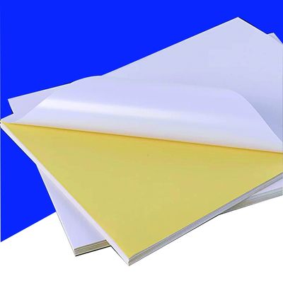 Jednostronny papier samoprzylepny A4 z błyszczącą powierzchnią do drukarki
